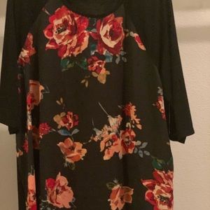 Kaleigh dark blue floral top size XL